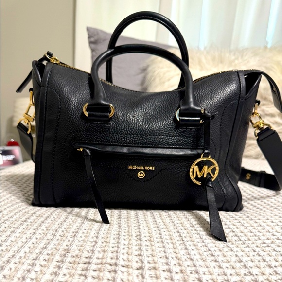 Michael Korks Carine Medium Pebbled
Leather Satchel - Picture 1 of 16